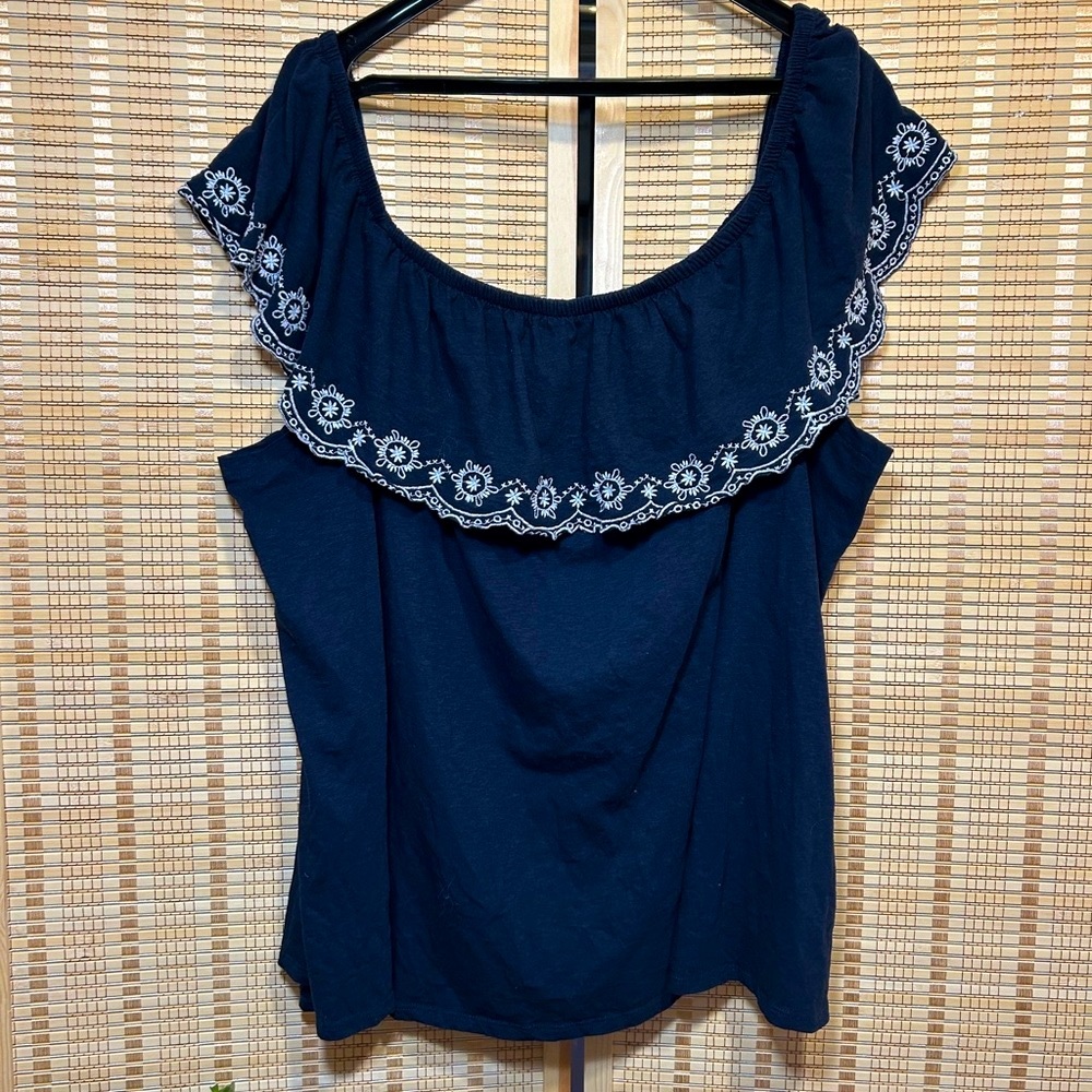 Embroidered Sleeveless Blouse